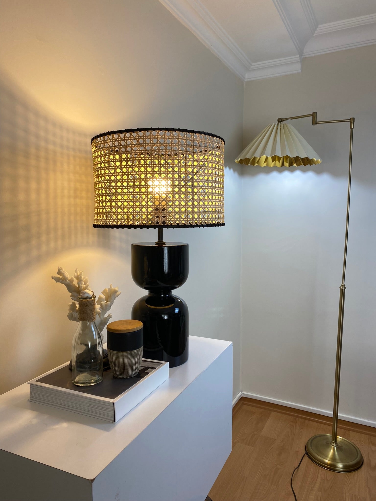 Rattan Başlıklı Ahşap Abajur