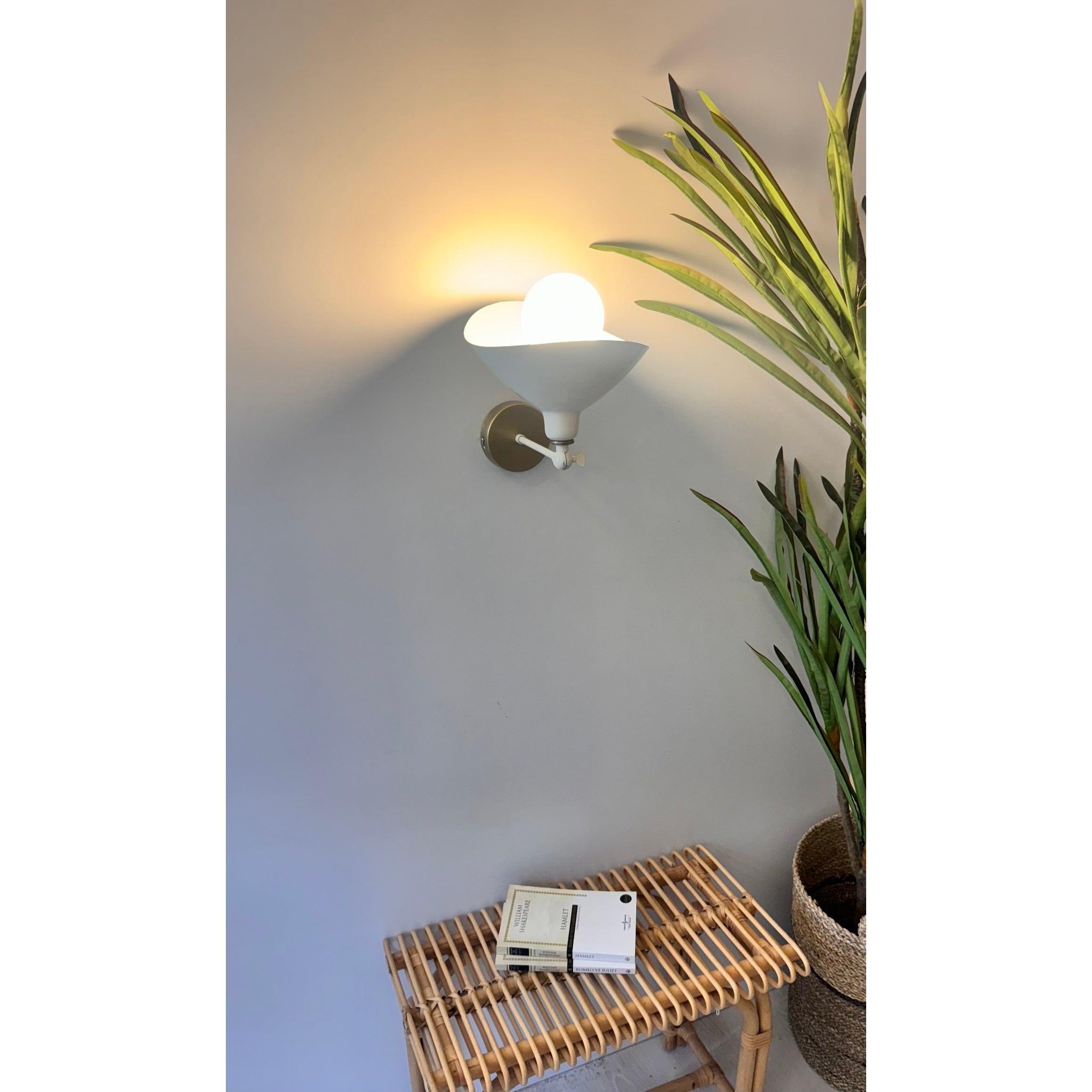 Leo Wall Sconce