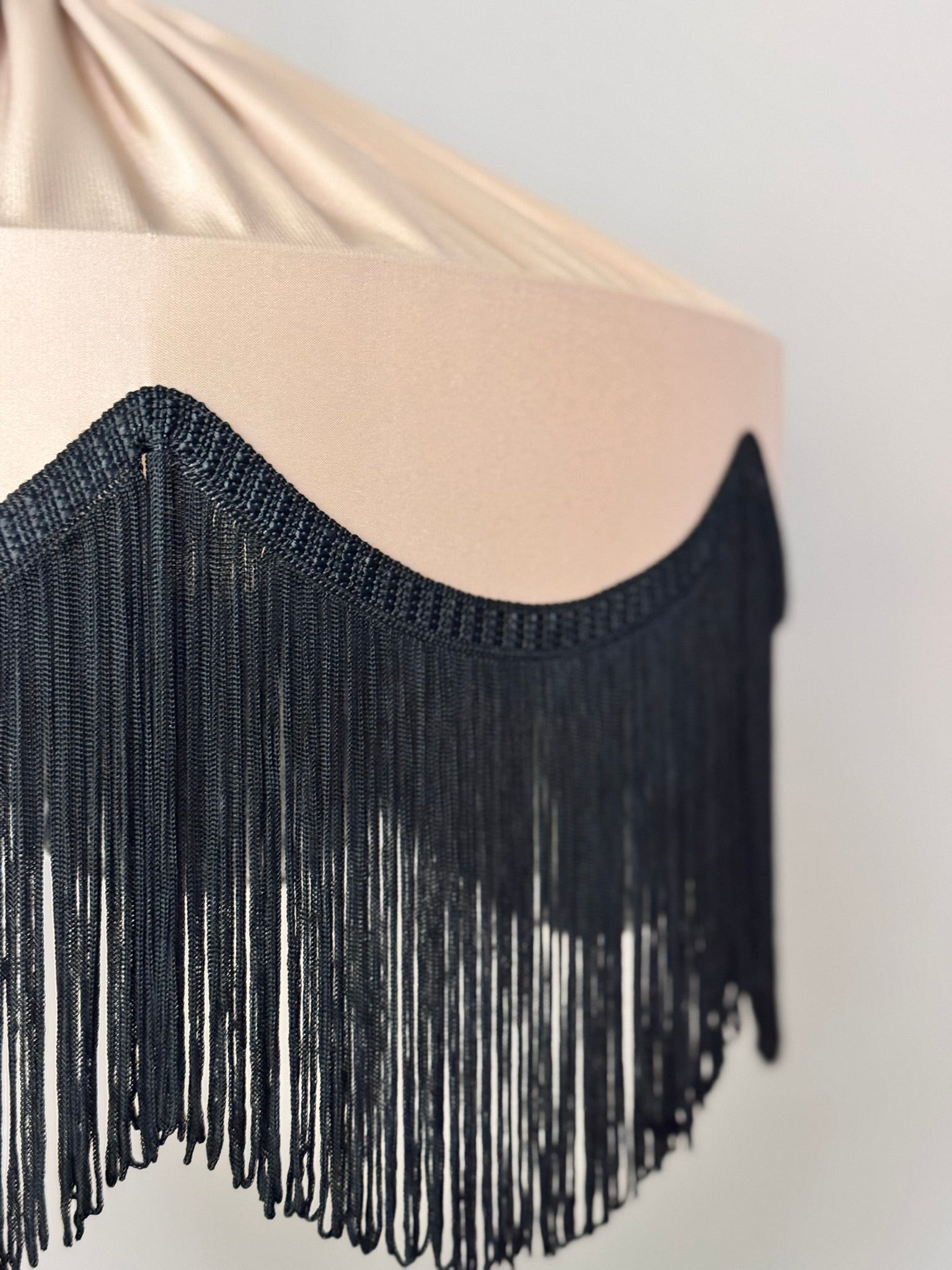 Sofia İpek Saten Püsküllü Avize Koyu Bej