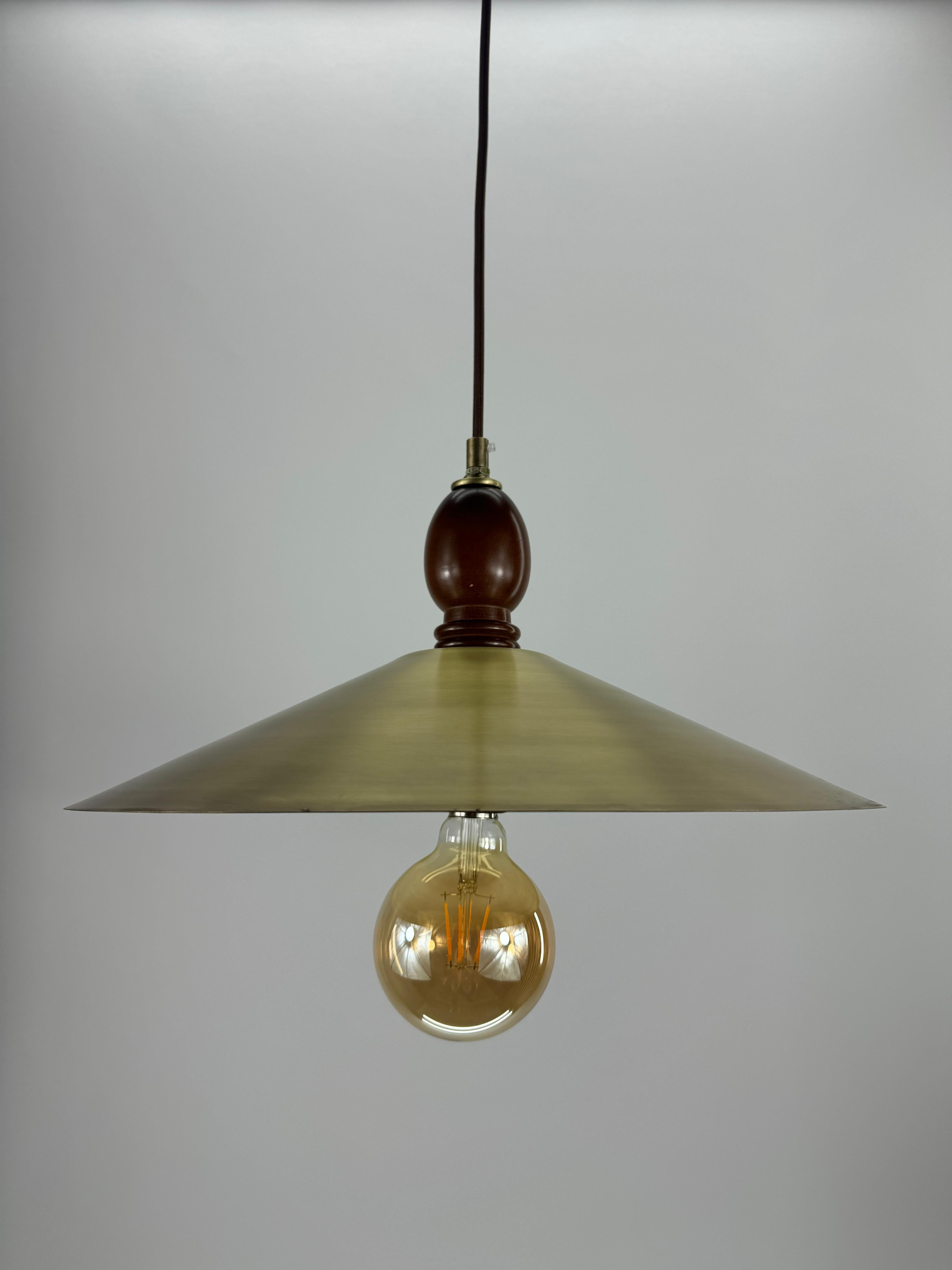 Rustic Chandelier with Albert Wooden Details