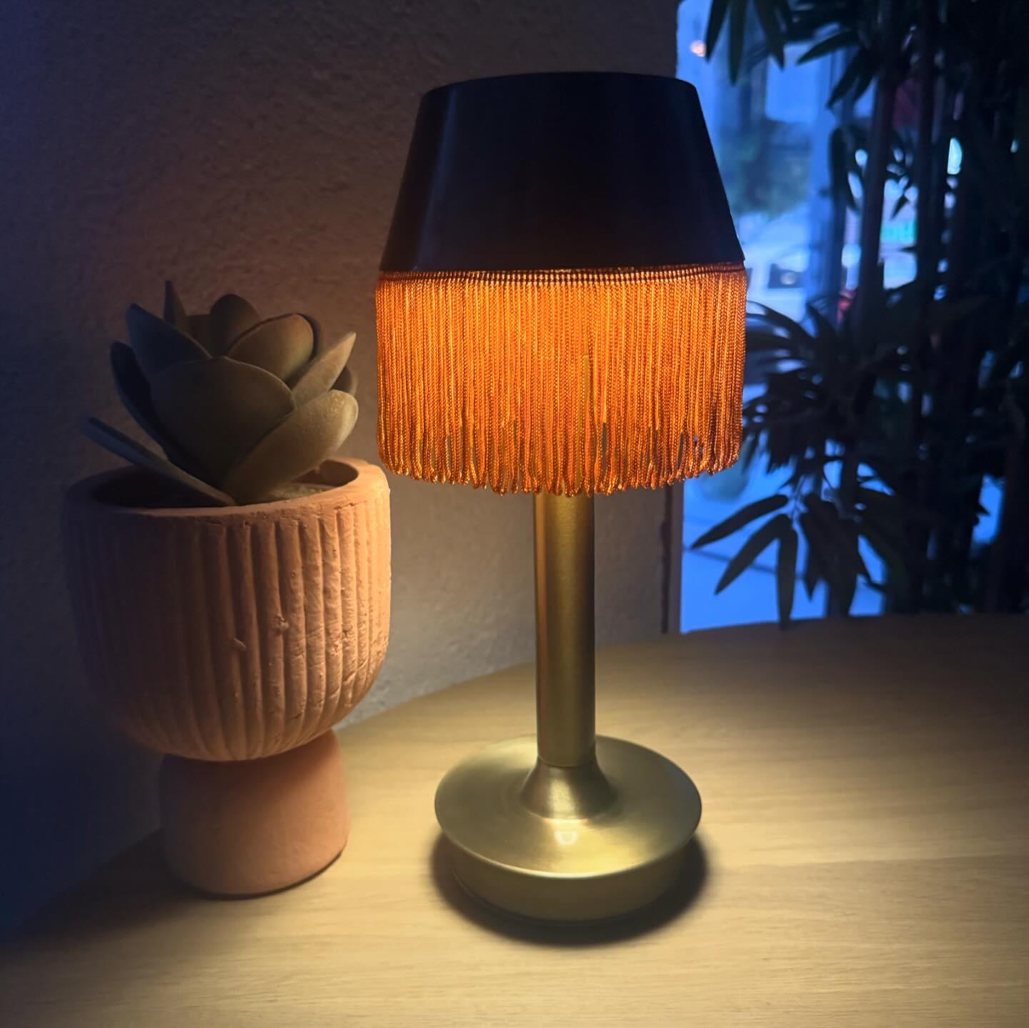 Sweety Rechargeable Table Lamp 