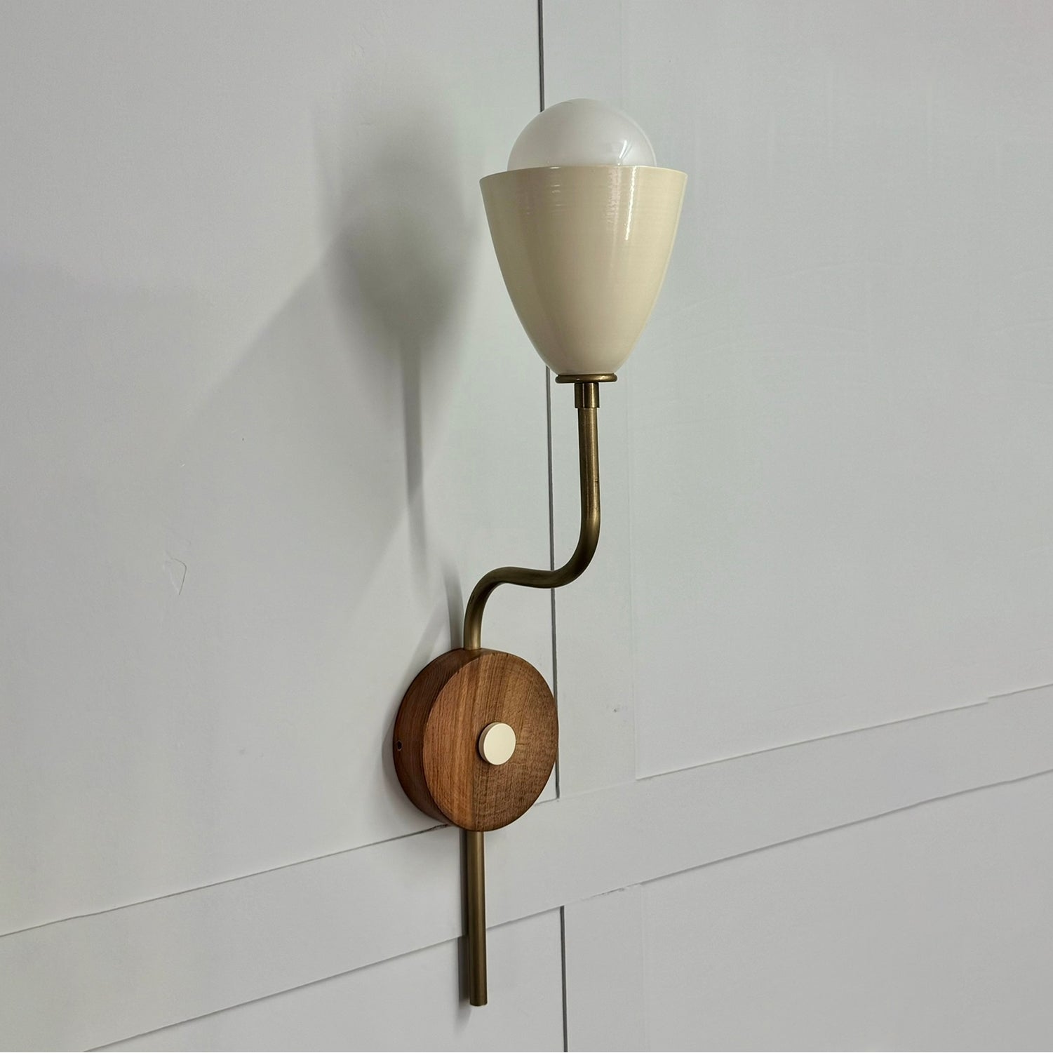 Lola Wall Lamp